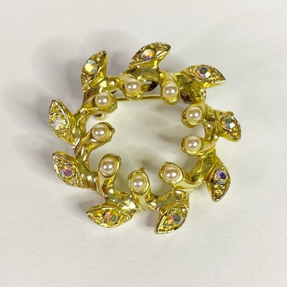 Vintage Jewelry - Vintage Iridescent Rhinestone Pearl Gold Brooch